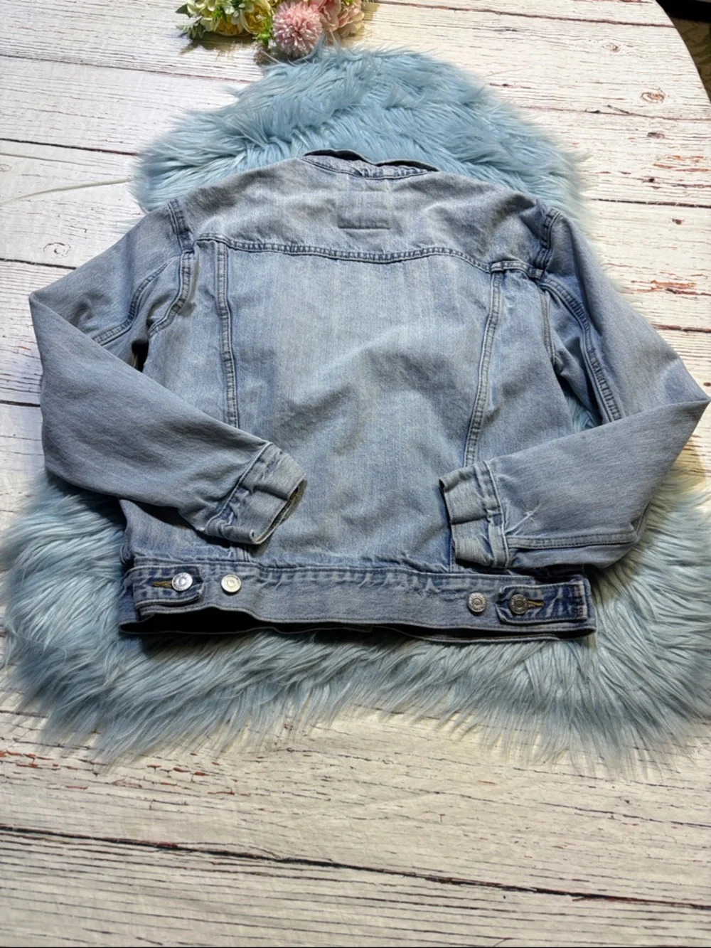 Levi's Light Blue Denim Distressed Jean Jacket sz S